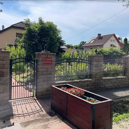 Kati P Vendeghaz Δωμάτια σε οικογενειακή κατοικία *