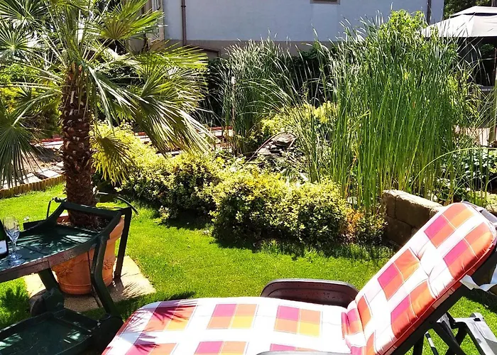 Kati P Vendeghaz * שיופוק