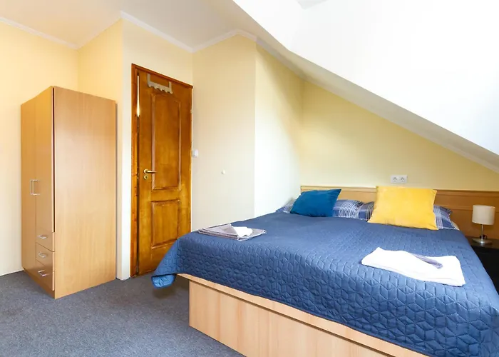 Kati P Vendeghaz * שיופוק