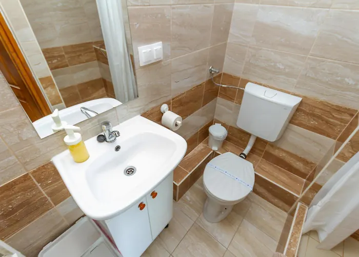 Kati P Vendeghaz * שיופוק