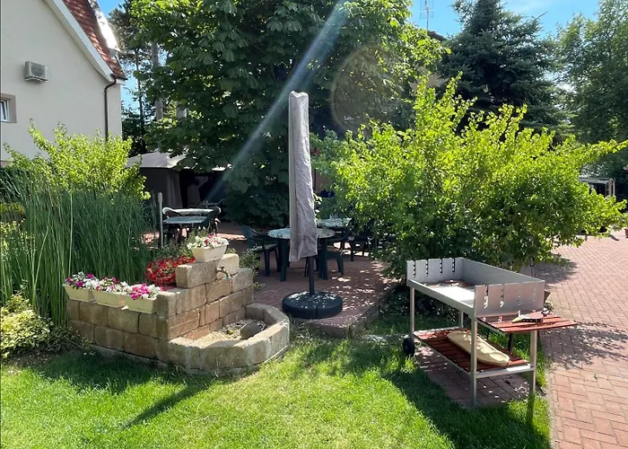 Kati P Vendeghaz * שיופוק